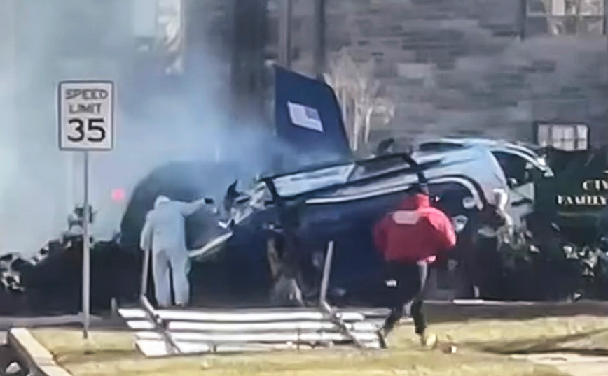 Βρέφος και τρεις ακόμη επέζησαν από συντριβή ελικοπτέρου κοντά στη Φιλαδέλφεια των ΗΠΑ Βρέφος και τρεις ακόμη επέζησαν από συντριβή ελικοπτέρου κοντά στη Φιλαδέλφεια των ΗΠΑ