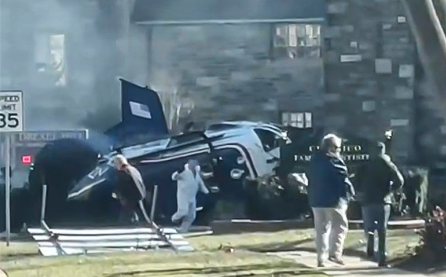 Βρέφος και τρεις ακόμη επέζησαν από συντριβή ελικοπτέρου κοντά στη Φιλαδέλφεια των ΗΠΑ Βρέφος και τρεις ακόμη επέζησαν από συντριβή ελικοπτέρου κοντά στη Φιλαδέλφεια των ΗΠΑ