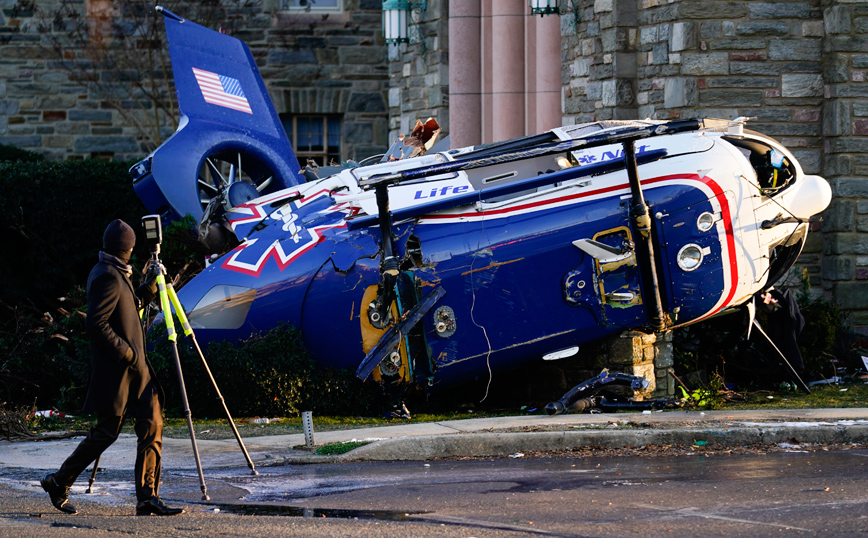 Βρέφος και τρεις ακόμη επέζησαν από συντριβή ελικοπτέρου κοντά στη Φιλαδέλφεια των ΗΠΑ Βρέφος και τρεις ακόμη επέζησαν από συντριβή ελικοπτέρου κοντά στη Φιλαδέλφεια των ΗΠΑ