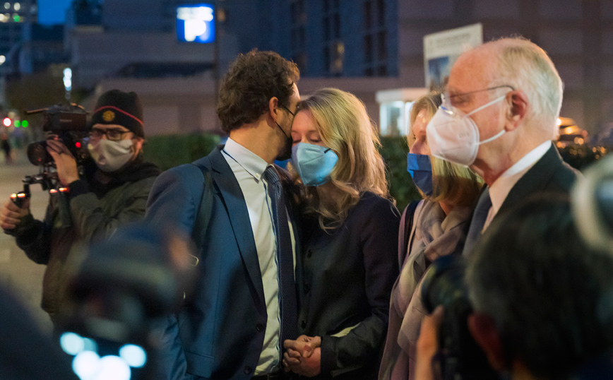 Ένοχη η Ελίζαμπεθ Χολμς για το σκάνδαλο Theranos Ένοχη η Ελίζαμπεθ Χολμς για το σκάνδαλο Theranos