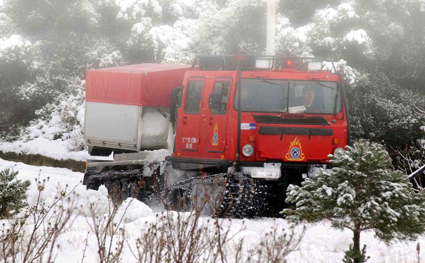 Κρήτη: Επιχείρηση απεγκλωβισμού τριών ατόμων από τα χιόνια