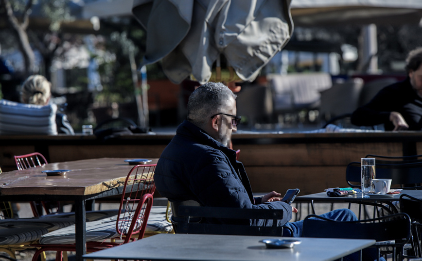 Έρχεται μόνιμη μείωση ΦΠΑ σε εστίαση και μεταφορές