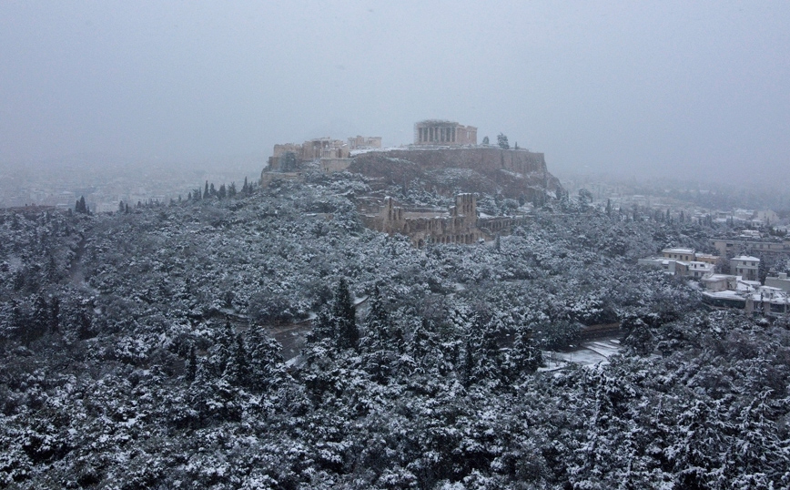 Το σφοδρό πέρασμα της κακοκαιρίας Ελπίδα και τα όσα συνέβησαν στον ξένο Τύπο &#8211; «Αποκάλυψη χιονιού στην Ακρόπολη»