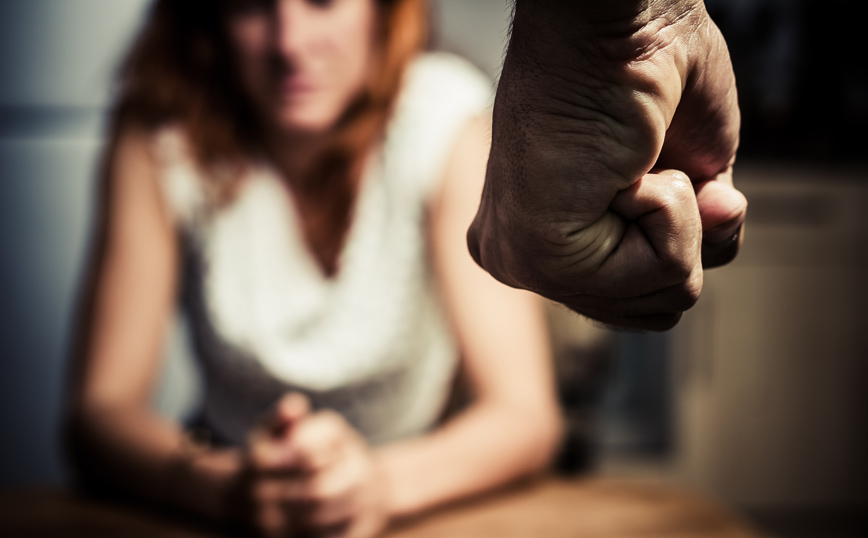 Έρχονται αλλαγές στον Ποινικό Κώδικα για την ενδοοικογενειακή βία &#8211; «Απόλυτο ακαταδίωκτο για όσους καταγγέλλουν»