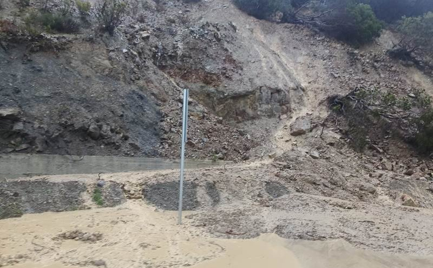 Κατολισθήσεις σε δρόμους των Χανίων από την βροχόπτωση Κατολισθήσεις σε δρόμους των Χανίων από την βροχόπτωση