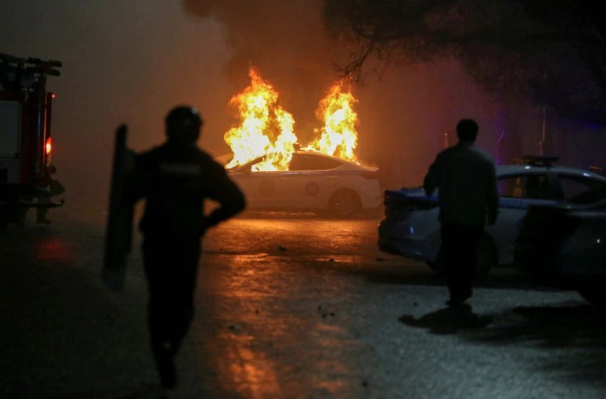 Καζακστάν: Χαοτική κατάσταση με στρατιωτική επέμβαση και συγκρούσεις με διαδηλωτές