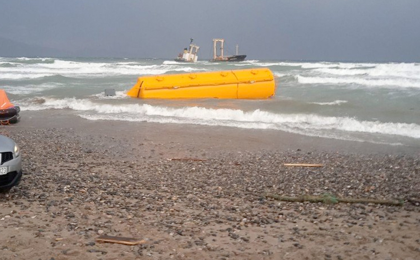 Κρήτη: Εκτός κινδύνου στην ξηρά το πλήρωμα του πλοίου που προσάραξε