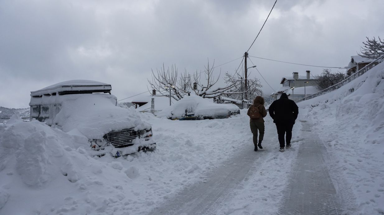 Κακοκαιρία Barbara: Χιόνια και χαμηλές θερμοκρασίες ακόμη και την Αττική &#8211; Δείτε live την πορεία της