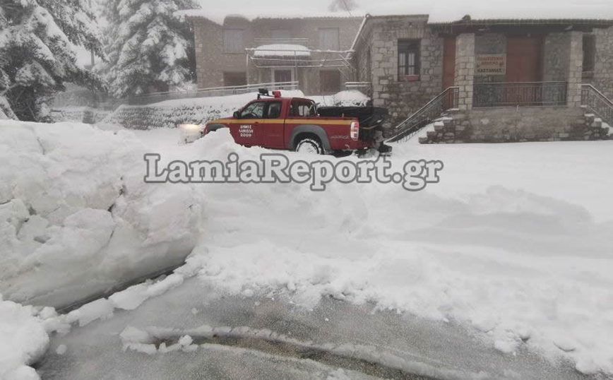 Θάφτηκαν στο χιόνι τα ορεινά χωριά της Λαμίας Θάφτηκαν στο χιόνι τα ορεινά χωριά της Λαμίας