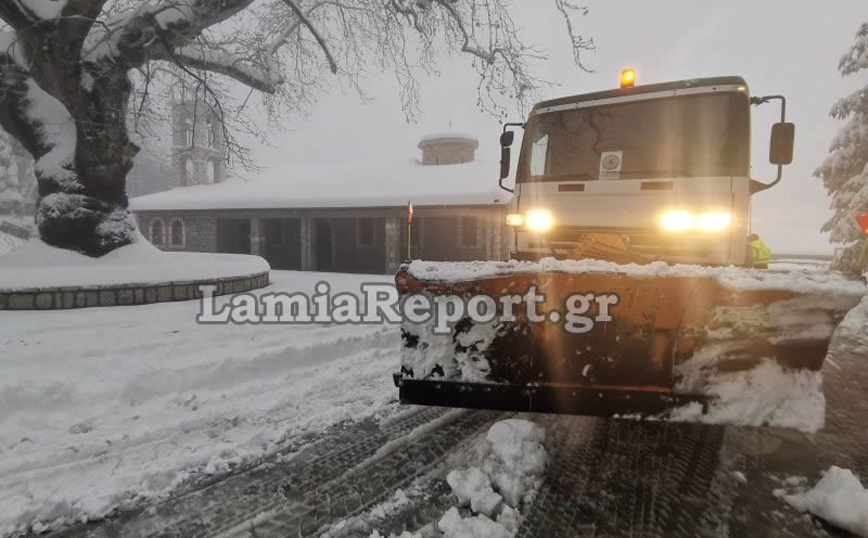 Θάφτηκαν στο χιόνι τα ορεινά χωριά της Λαμίας Θάφτηκαν στο χιόνι τα ορεινά χωριά της Λαμίας