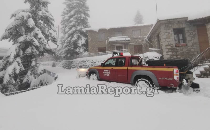 Θάφτηκαν στο χιόνι τα ορεινά χωριά της Λαμίας Θάφτηκαν στο χιόνι τα ορεινά χωριά της Λαμίας