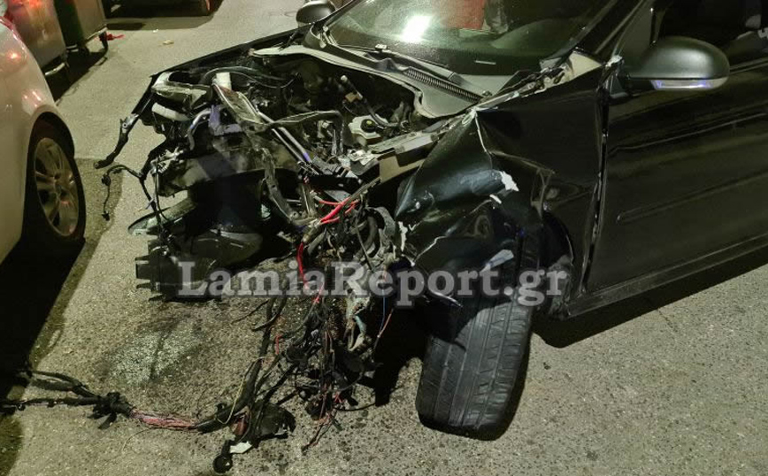 Σοβαρό τροχαίο τη νύχτα μέσα στη Λαμία – Διαλύθηκε το αυτοκίνητο, «πέταξε» μακριά η μηχανή