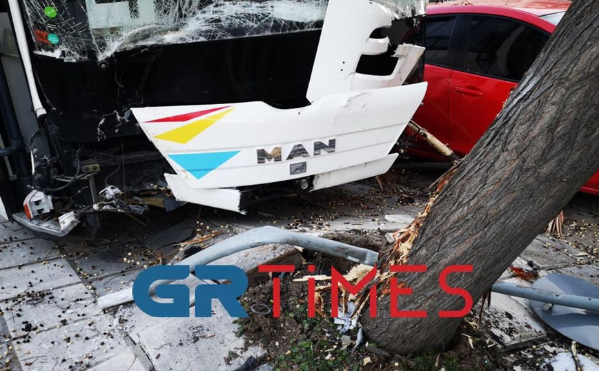 Χωρίς οδηγό το λεωφορείο που προκάλεσε το ατύχημα Χωρίς οδηγό το λεωφορείο που προκάλεσε το ατύχημα