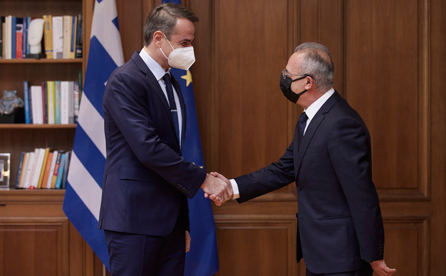 Ο Κυριάκος Μητσοτάκης στηρίζει τον Αβέρωφ Νεοφύτου: «Είμαστε δίπλα σου» – Στο «τραπέζι» της συνάντησης το Κυπριακό