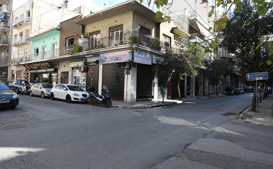 Μηνύματα και λουλούδια στο σημείο όπου σκοτώθηκε ο Πάνος Νάτσης