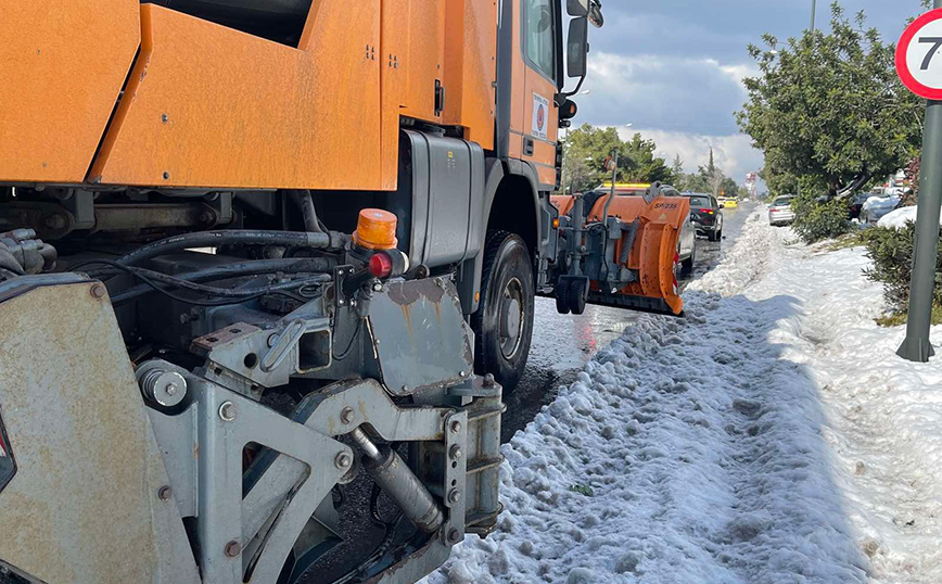 Ανοιχτό το 98 % του κεντρικού οδικού δικτύου αρμοδιότητας της Περιφέρειας Αττικής η οποία συνεχίζει με εντατικούς ρυθμούς την προσπάθεια να κρατήσει ανοικτούς και λειτουργικούς τους οδικούς άξονες Ανοιχτό το 98 % του κεντρικού οδικού δικτύου αρμοδιότητας της Περιφέρειας Αττικής η οποία συνεχίζει με εντατικούς ρυθμούς την προσπάθεια να κρατήσει ανοικτούς και λειτουργικούς τους οδικούς άξονες