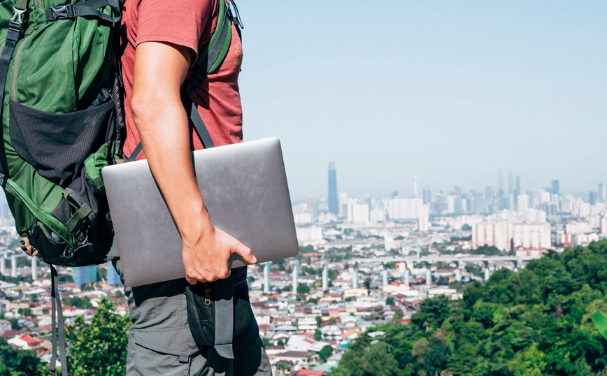 Άντρας με υπολογιστή στο χέρι Άντρας με υπολογιστή στο χέρι