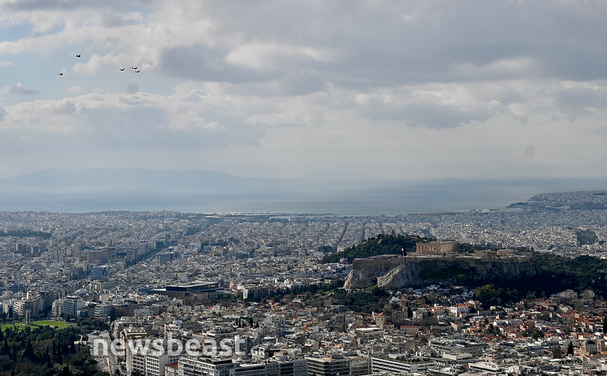 Rafale: Εντυπωσιακή πτήση πάνω από την Ακρόπολη &#8211; Live η τελετή παραλαβής τους στην Τανάγρα