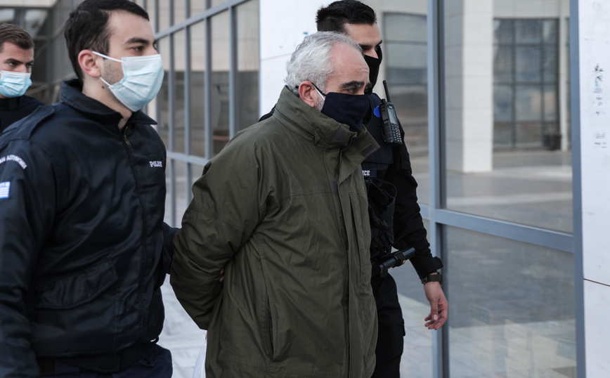 Ποινή «μαμούθ» για τον «ψευτογιατρό»: Οκτώ φορές ισόβια και επιπλέον 50 έτη, τα 20 εκτιτέα – Χρηματική ποινή 327.000 ευρώ