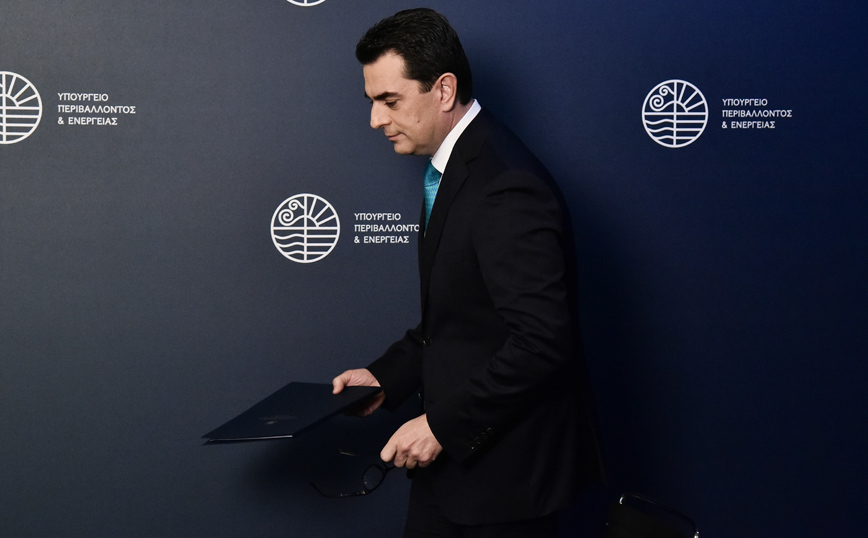 «Κινούμαι Ηλεκτρικά»: Προαναγγελία Σκρέκα για νέο κύκλο έως τον Απρίλιο – Έρχονται επιδοτήσεις για ηλεκτρικά ταξί