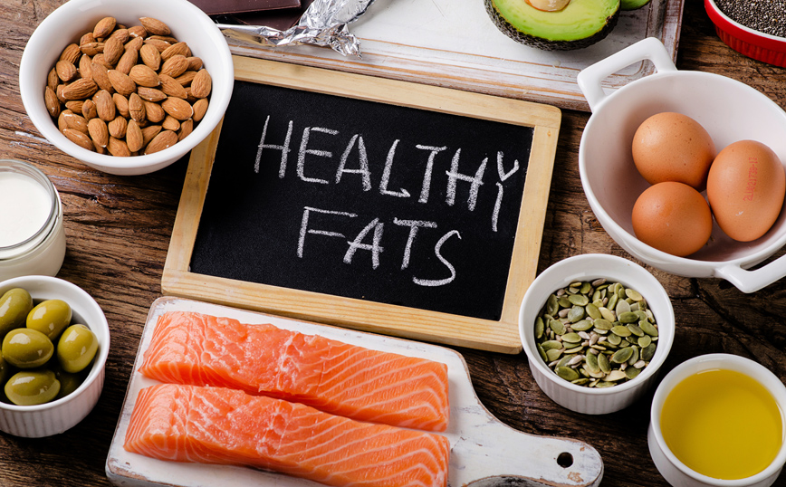 Τροφές με υγιή λίπη για λαμπερό δέρμα Τροφές με υγιή λίπη για λαμπερό δέρμα