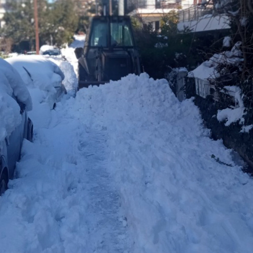 Οι Ένοπλες Δυνάμεις βοηθούν και τους Δήμους Οι Ένοπλες Δυνάμεις βοηθούν και τους Δήμους