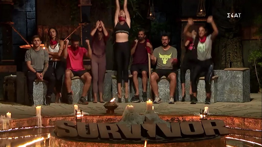 Survivor 5: Εκτός παιχνιδιού ο Βαλάντης – Πέταξε την μπαντάνα των κόκκινων στη φωτιά