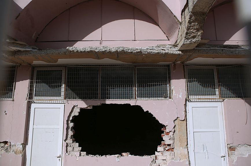 Έπεσε στέγαστρο σε σχολείο Έπεσε στέγαστρο σε σχολείο