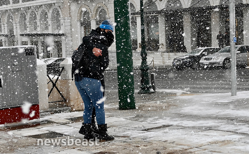 Χιόνια στο κέντρο της Αθήνας Χιόνια στο κέντρο της Αθήνας