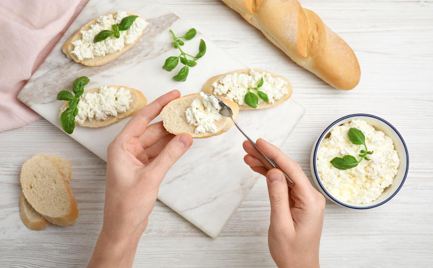 Τυρί cottage σε ψωμί Τυρί cottage σε ψωμί