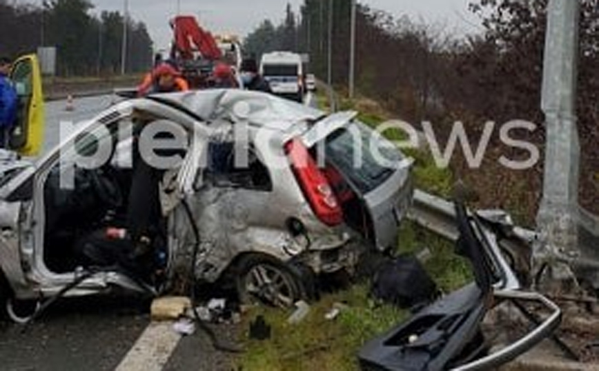 Τροχαίο με τρεις νεκρούς στην Εθνική Οδό Θεσσαλονίκης &#8211; Αθηνών: Φωτογραφία με το διαλυμένο αυτοκίνητο