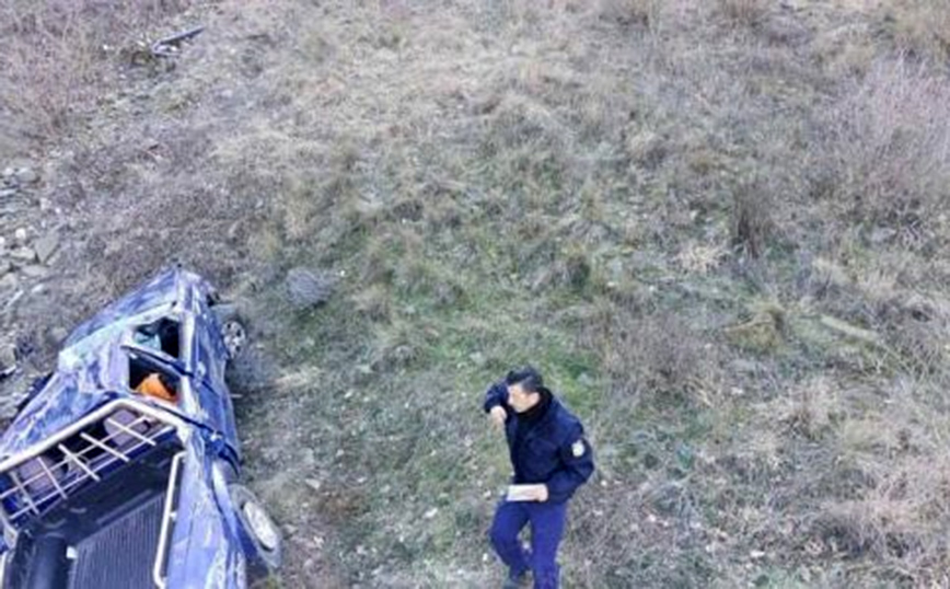 Αγροτικό φορτηγάκι κατέληξε σε χαράδρα εξήντα μέτρων κοντά στην Μπαλντούμα