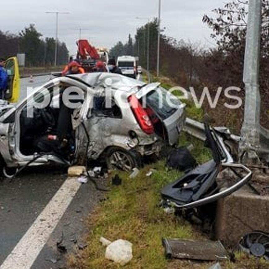 Πιερία: Τροχαίο δυστύχημα στον Αυτοκινητόδρομο Αιγαίου Πιερία: Τροχαίο δυστύχημα στον Αυτοκινητόδρομο Αιγαίου