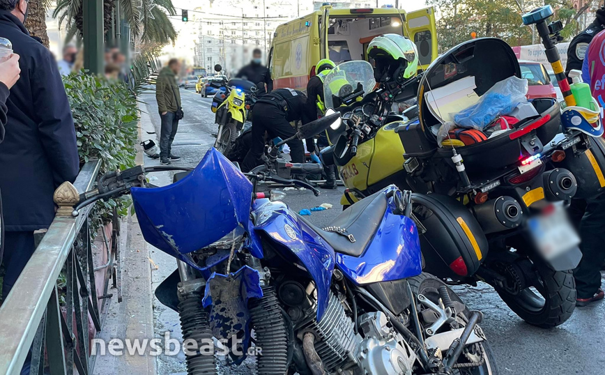 Εικόνες από τροχαίο με μηχανές στην Πανεπιστημίου