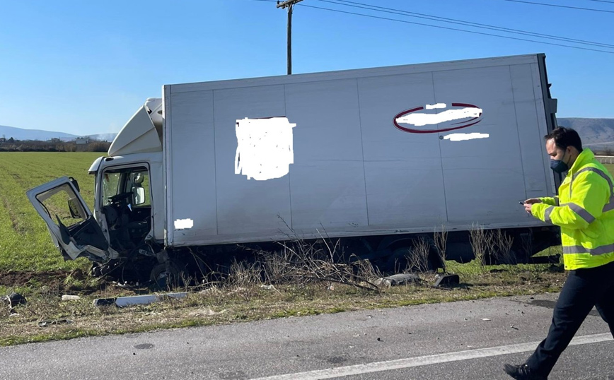 Σοβαρό τροχαίο στη Λάρισας - Τυρνάβου Σοβαρό τροχαίο στη Λάρισας - Τυρνάβου