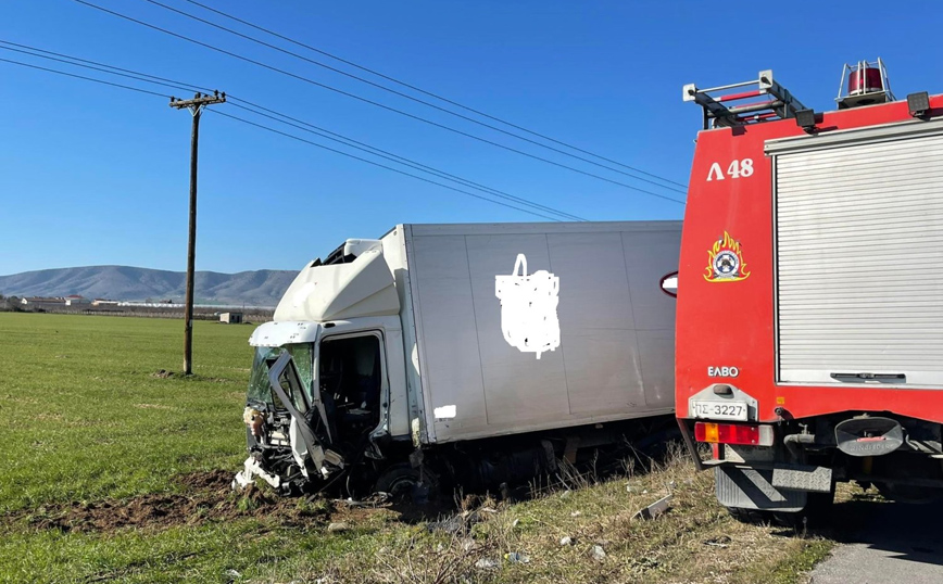 Σοβαρό τροχαίο στη Λάρισας - Τυρνάβου Σοβαρό τροχαίο στη Λάρισας - Τυρνάβου