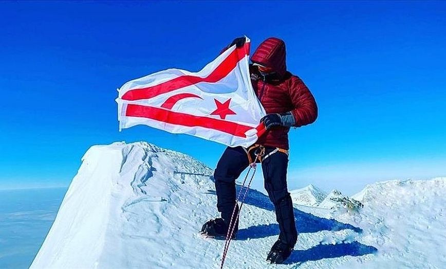 Xιονοστιβάδα καταπλάκωσε τον ορειβάτη που ύψωσε τη σημαία του ψευδοκράτους στην Ανταρκτική