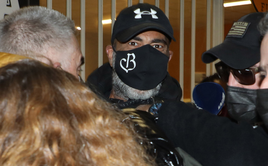 Survivor 5: Ο Βαλάντης επέστρεψε στην Ελλάδα – Χαμός στο αεροδρόμιο, «θα βγουν στη φόρα όλα»