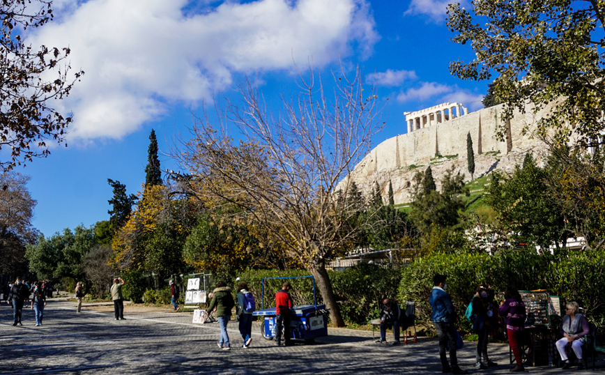 Καιρός: Υψηλές για την εποχή θερμοκρασίες &#8211; Οι περιοχές που το θερμόμετρο θα φτάσει τους 19 βαθμούς