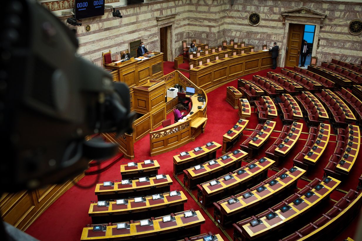 Στα ύψη το πολιτικό θερμόμετρο &#8211; Πώς απαντά η κυβέρνηση στην πρόταση μομφής