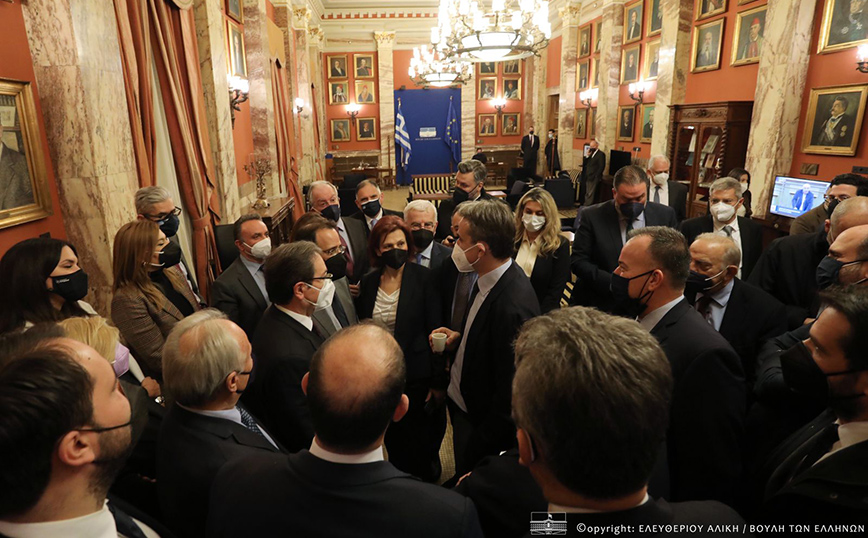Στη Βουλή ο πρωθυπουργός Στη Βουλή ο πρωθυπουργός