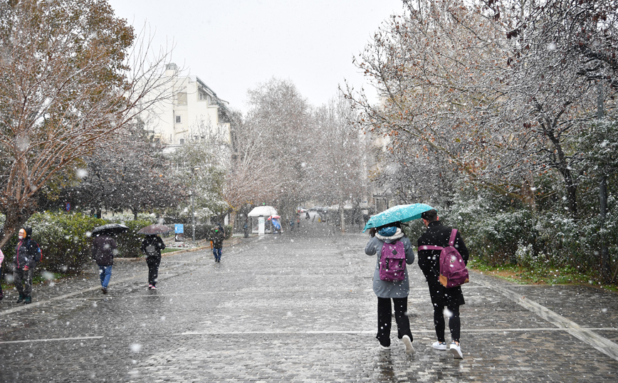 Χιόνια στην Αθήνα Χιόνια στην Αθήνα