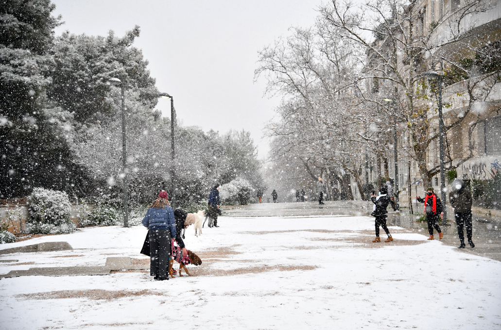 Η κακοκαιρία Ελπίδα έφερε χιόνια και στο κέντρο της Αθήνας – Εντυπωσιακές φωτογραφίες