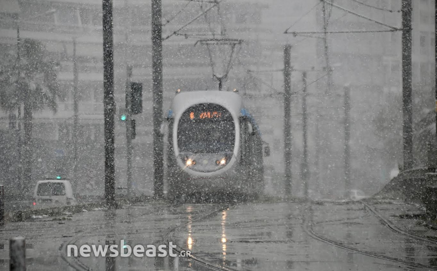 Χιόνια δίπλα στη θάλασσα στην Αττική Χιόνια δίπλα στη θάλασσα στην Αττική