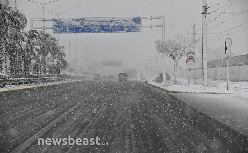Χιόνια δίπλα στη θάλασσα στην Αττική Χιόνια δίπλα στη θάλασσα στην Αττική