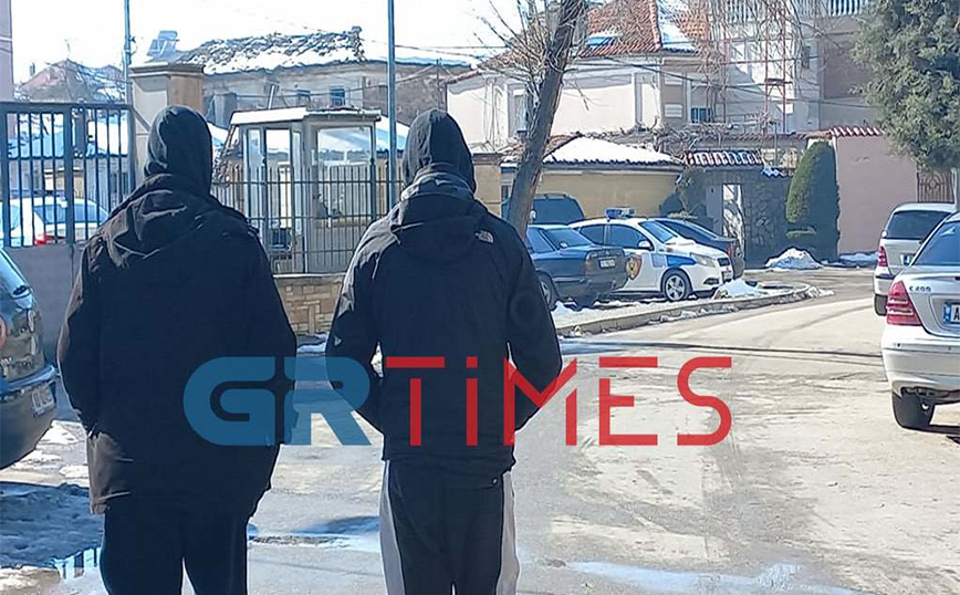 Δολοφονία Άλκη: Η στιγμή που ο 20χρονος πηγαίνει στην αλβανική αστυνομία για να παραδοθεί