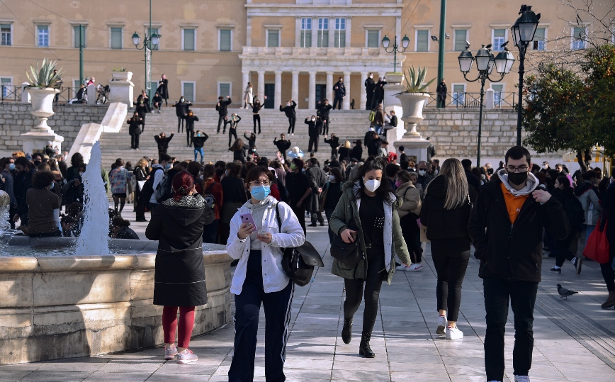 Τέλος οι μάσκες στους εξωτερικούς χώρους από το Σάββατο