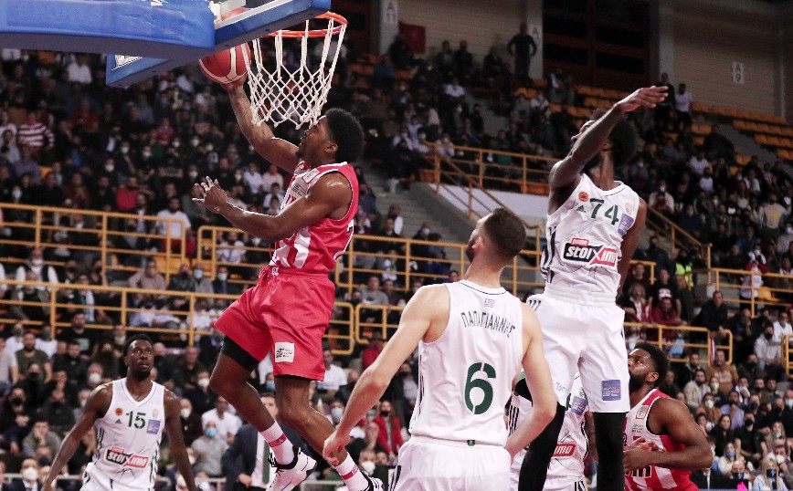 Φάση από τον αγώνα Παναθηναϊκός - Ολυμπιακός Φάση από τον αγώνα Παναθηναϊκός - Ολυμπιακός