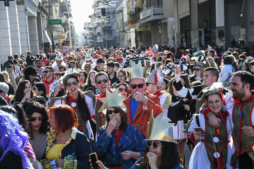 Ανατροπή στην χαλάρωση των μέτρων: Τι εισηγούνται οι ειδικοί για εστίαση, καρναβάλια και γήπεδα