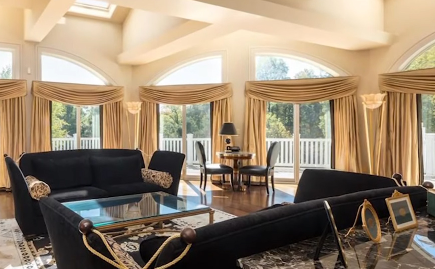 Το σαλόνι στην έπαυλη 50 Cent Το σαλόνι στην έπαυλη 50 Cent